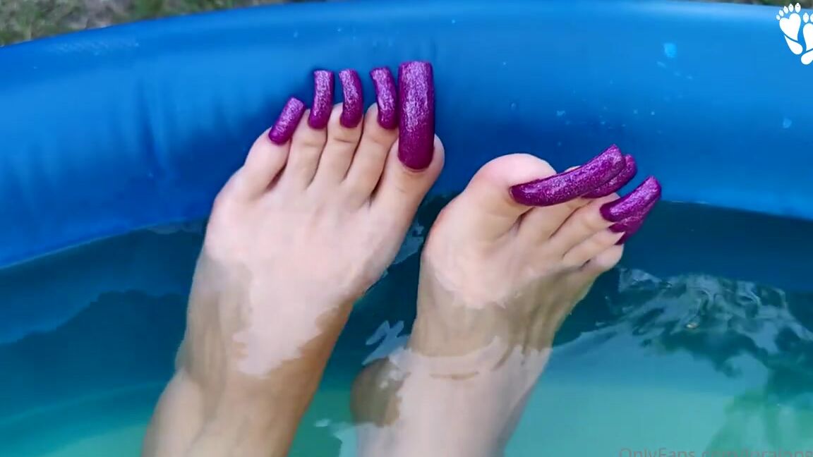 Lora Long Nails Nicknamed Loralongnails Onlyfans Feet In The Pool On A Summer Day When Its Hot Outside You Want To Cool Off A Little By Lying