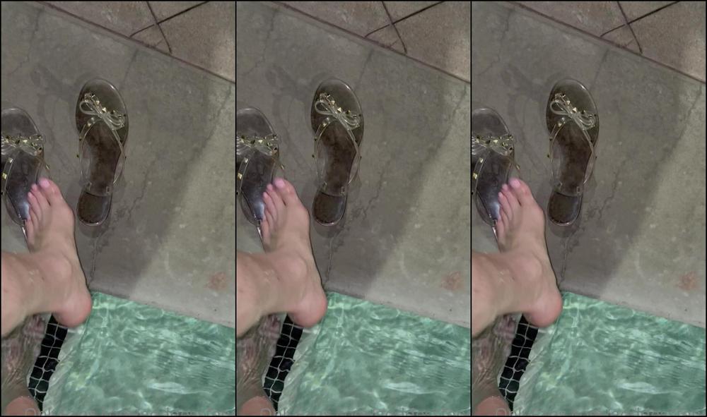 Goddessfendi 2986131333 08 20 2023 Take A Walk W Me