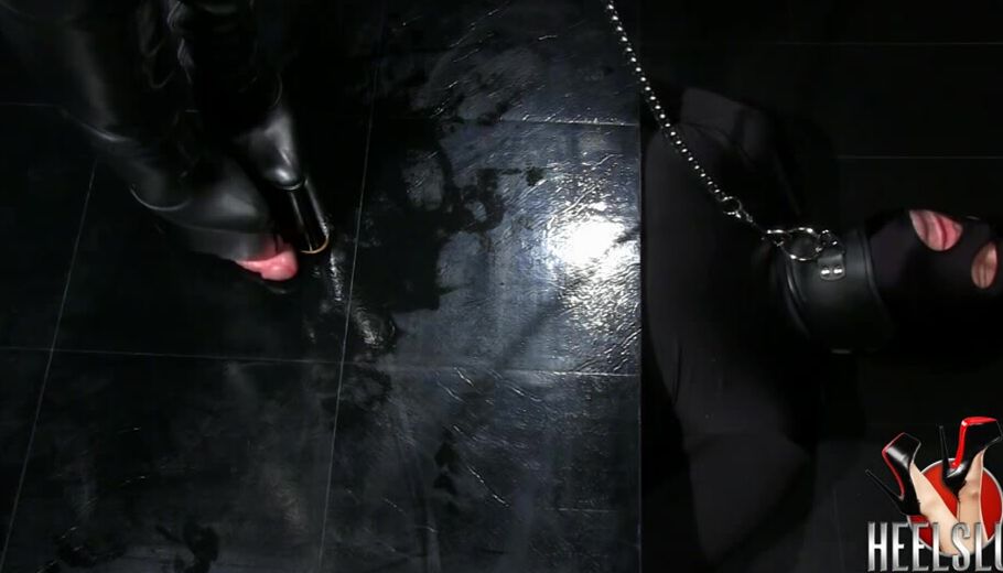 "Nikita" femdom, high heels, slave, humilation Nikita heelslut.com