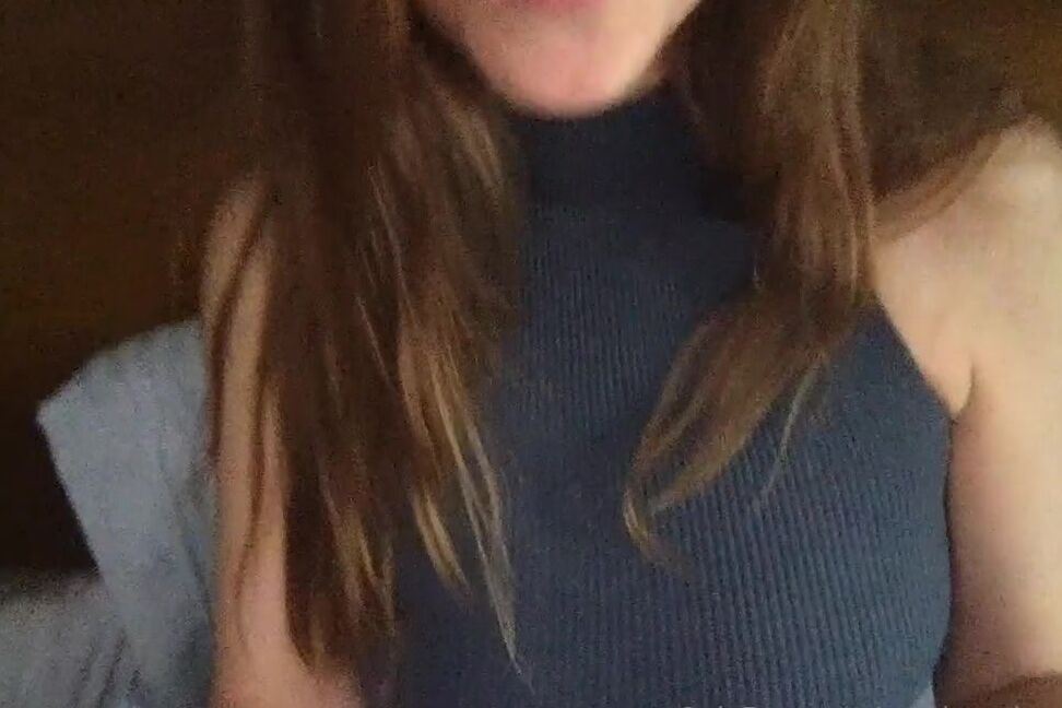 Madeleine Nicknamed Goddessgigantic Onlyfans Come Sit On My Lap And Then Beg Beg Beg For A Flash