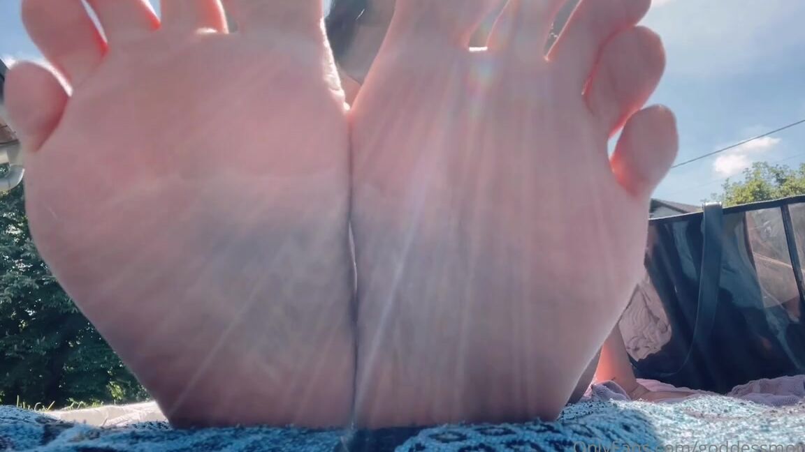 Goddessmona 91 Onlyfans Die Queen Hat Sich Heute Eine Kleine Auszeit Gegnnt Und Das Tolle Wetter Genutzt Sei Dankbar Dasp