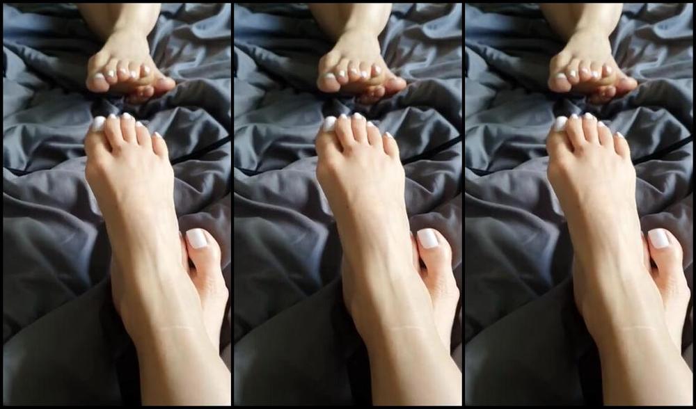 Sofiastoe Aka Sofiastoes Onlyfans New Video Is Coming Up Your Way Can You Guess What Kind Of And Now Join Me In My Bed