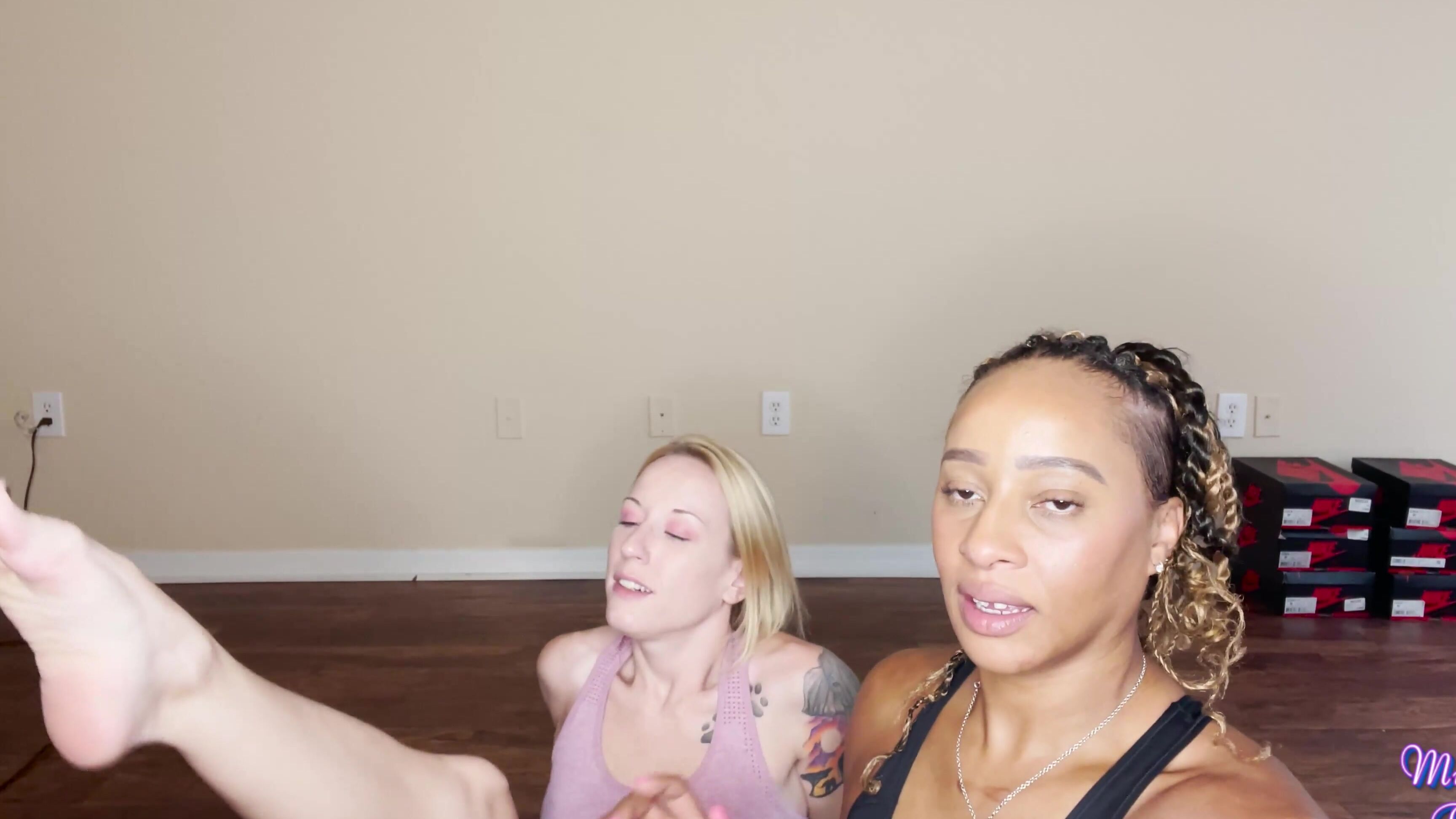 Themistyrein Misty And Kendra Compare Size