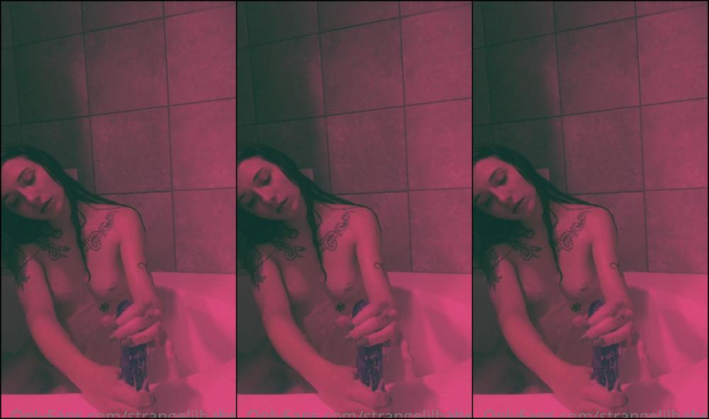 Strangelilbabex Good Morning And Enjoy Watching Me Play With My New Toy