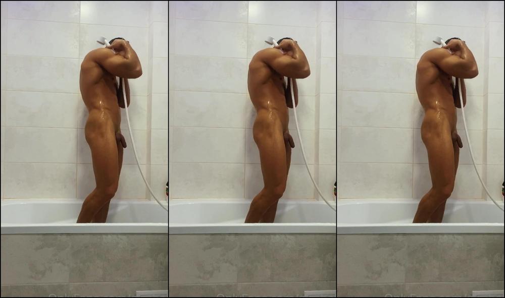 Garihale Having Fun In The Shower Have A Nice Day Everyone