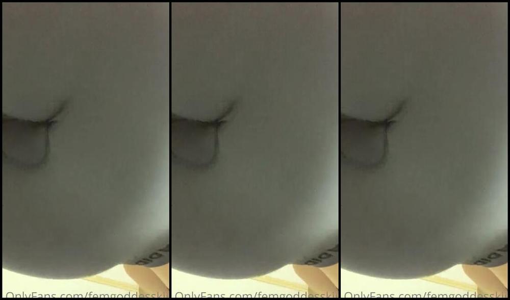 Femgoddesskira Onlyfans Im All Sweaty After The Gym Your Job Is To Lick Everything