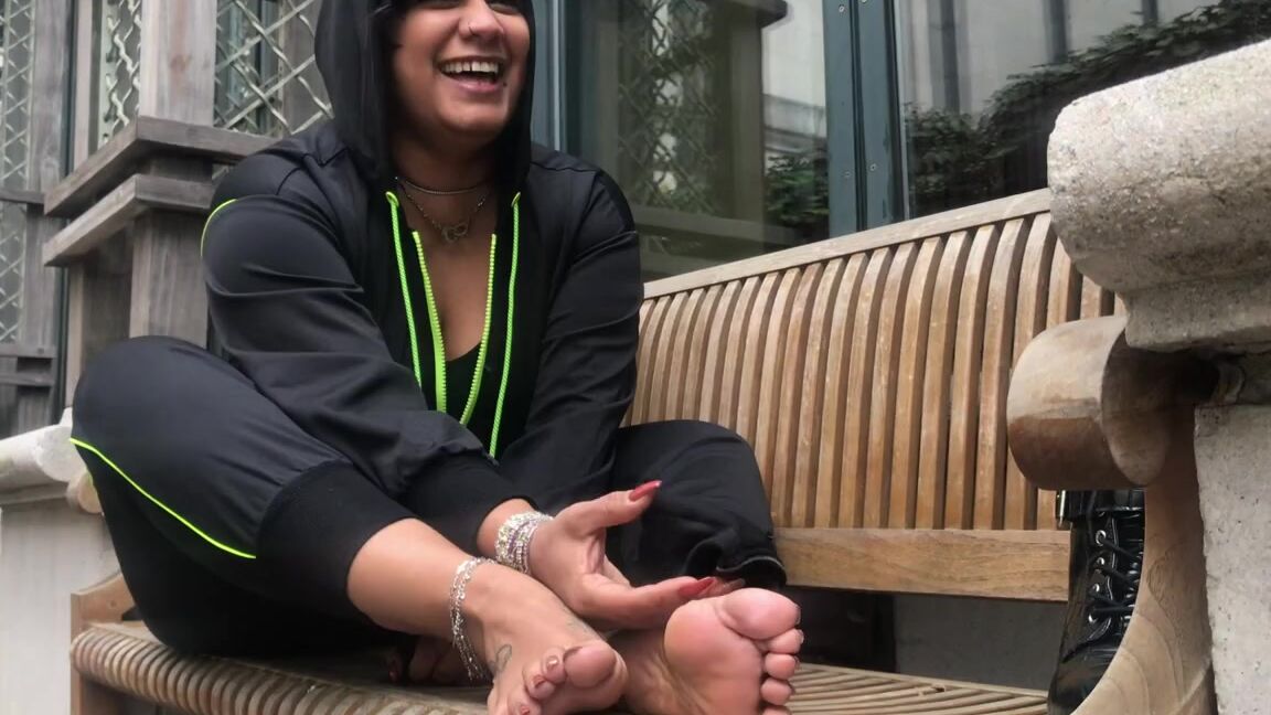 Selena Nicknamed Lunas83Feet Onlyfans A Cool Chilly Day In Nyc Get To Know