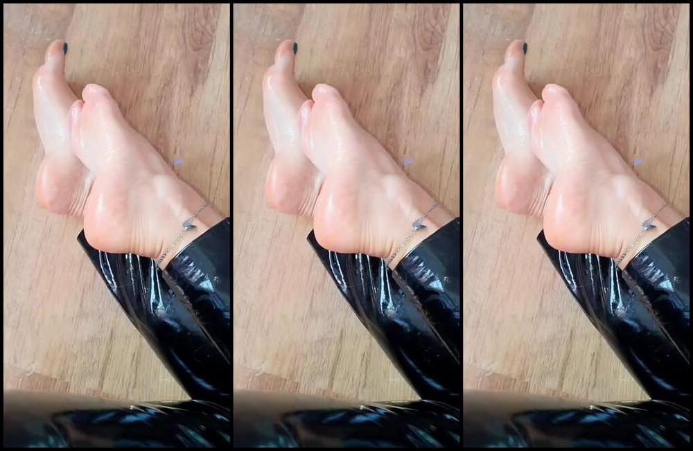 Sofiastoe Aka Sofiastoes Onlyfans Love Love How They Feel All Oiled Up Slippery And Shiny Do You Want To Feel Them