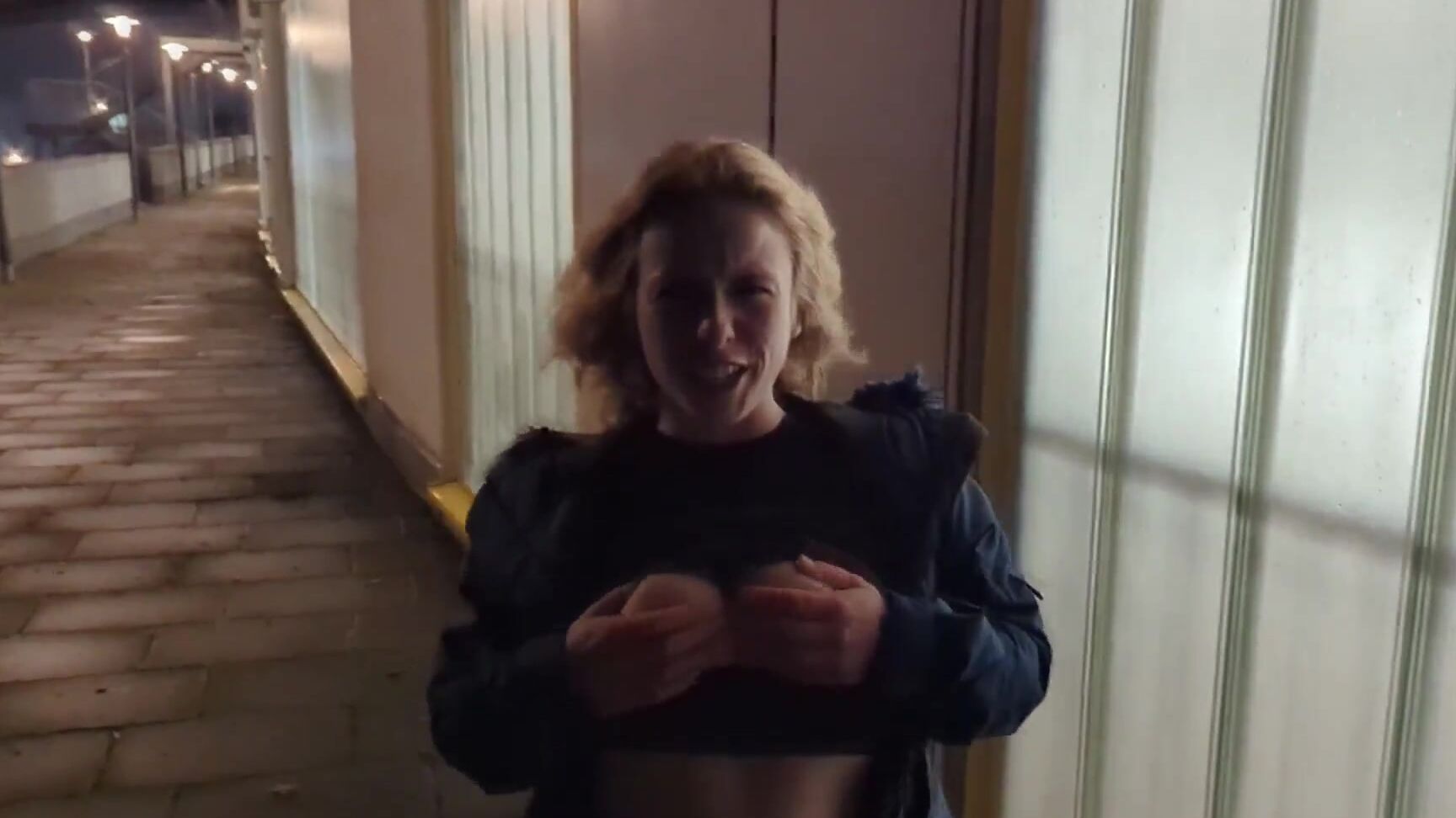 Mia Adler - STADION VEGLEREI - Sieg-Sperma zum 2-3 nach da Drittelpause - Total PUBLIC MyDirtyHobby