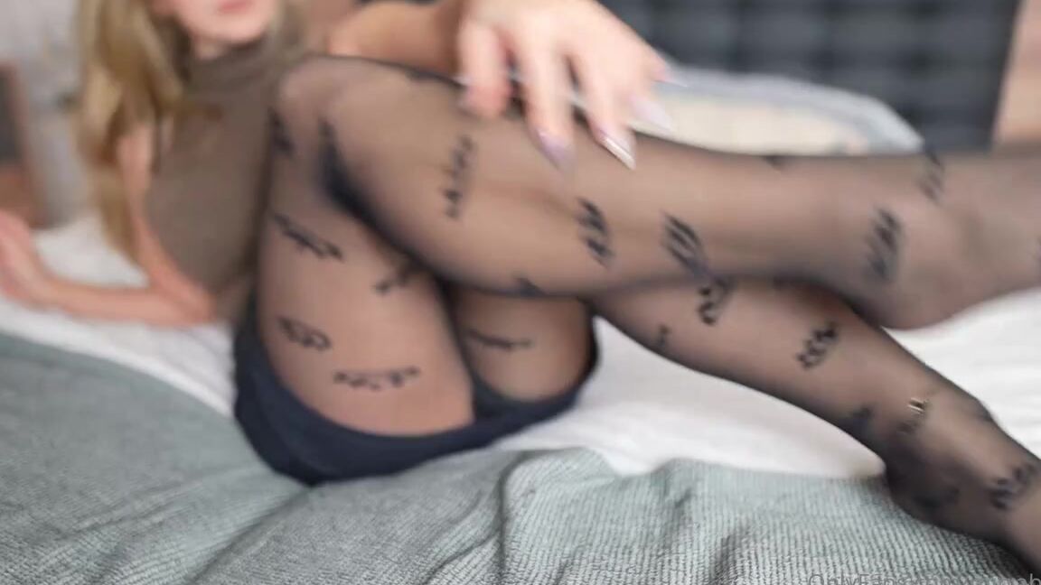 Mirrabellka Onlyfans I Wanted To Record Something Special For Santas Day But Today Was Not Kind To Me One Of The Dogs