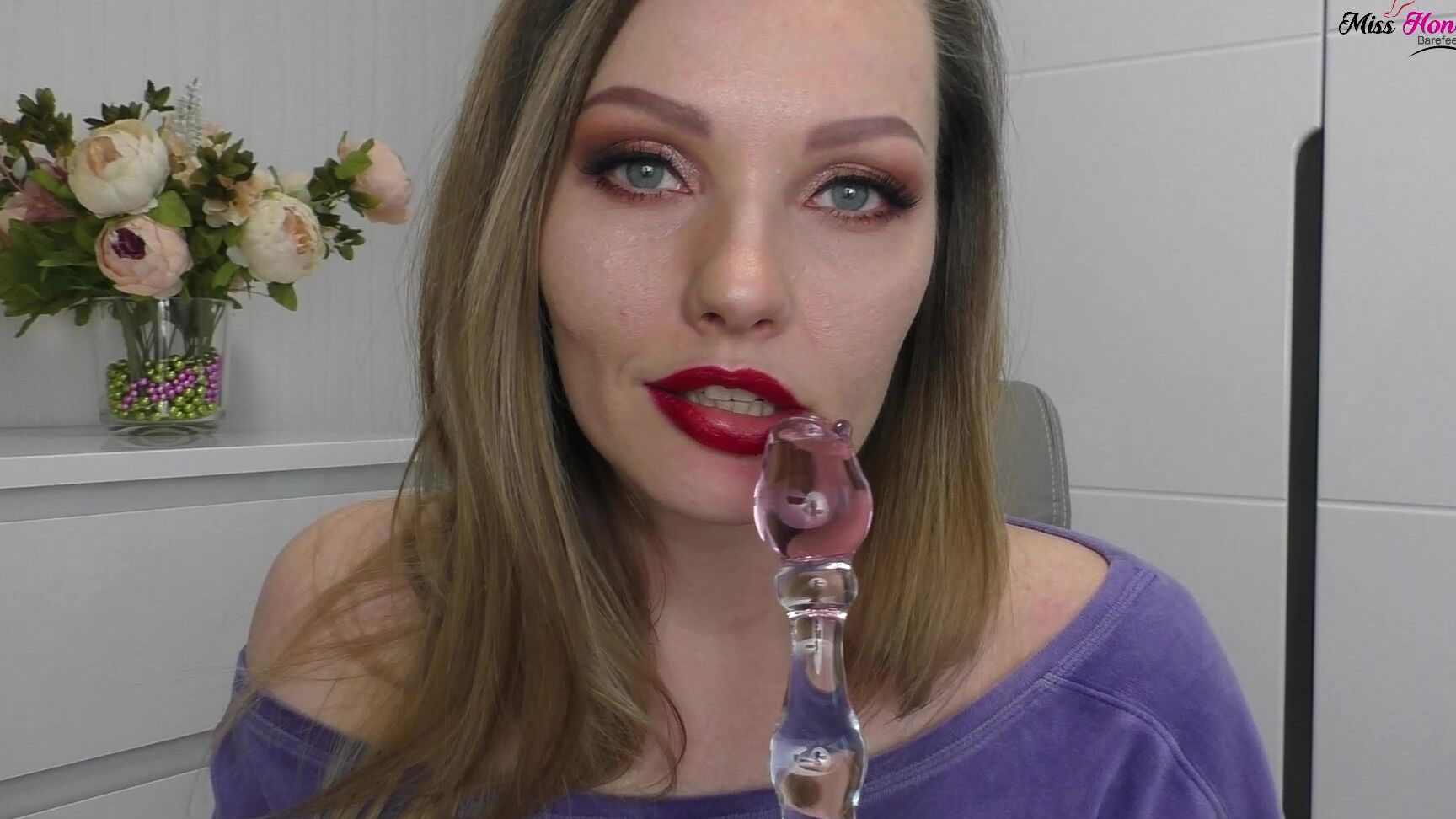 "Honey Barefeet" facefetish, lipfetish, lipstickfetish, mouthfetish, sfw, tonguefetish Sensual glass toy licking tease manyvids