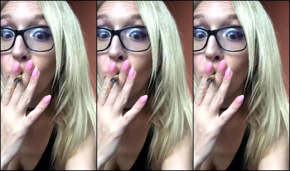 gingerbanks1-28-08-2019-55258133-live-stream-masturbating-and-flashing-on-the-balcony-with-people-walking-down-below