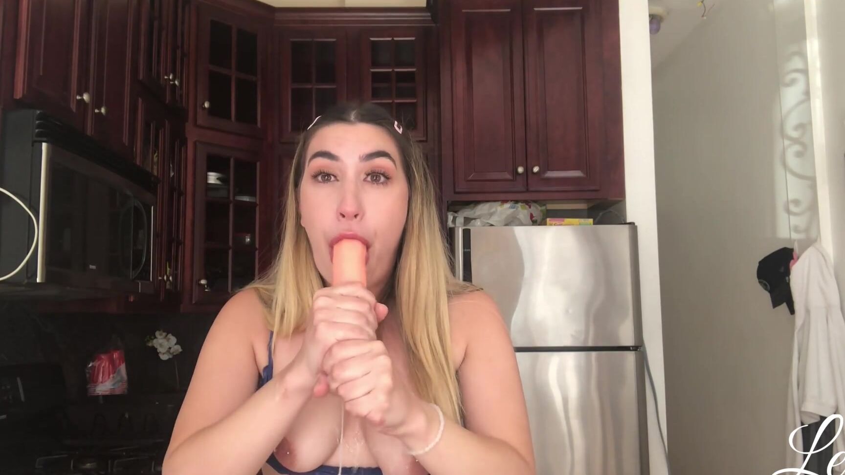 Blonde,Deepthroat,Dildo Sucking,Solo Female,Wet & Messy thelexigrey dildo sucking solo ManyVids