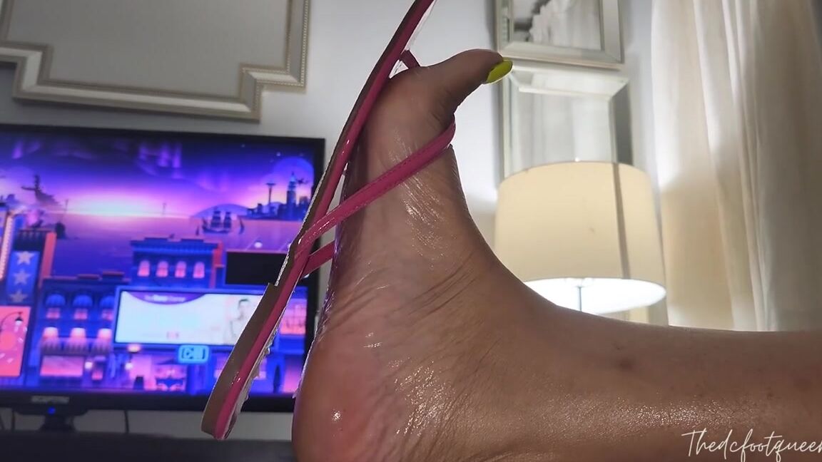 Thedcfootqueen Onlyfans Cummy Flip Flops Playing In Daddys Cump
