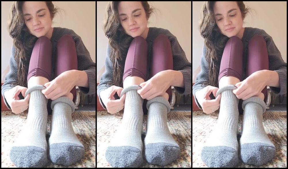 Megan Fletcher Aka Sweetsoleprincess Onlyfans Slowly Stripping Off My Dirty Sweaty Socks For You These Socks Are Actually On Day
