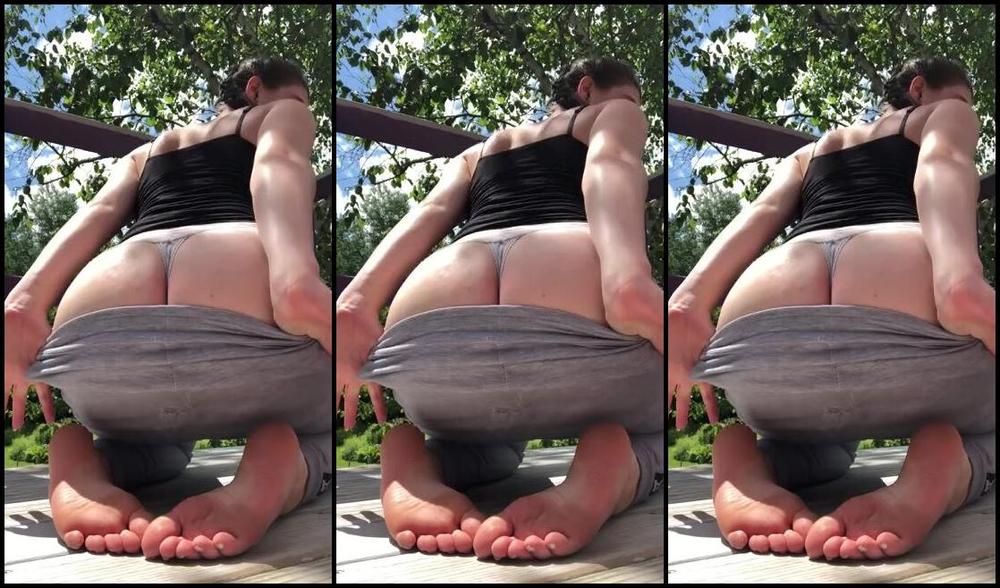 Delilah Nicknamed Footiesfeets Onlyfans The Rest Of This Clip Will Be Sent To Your Messages Later Today We Love Good Ole Booty But What