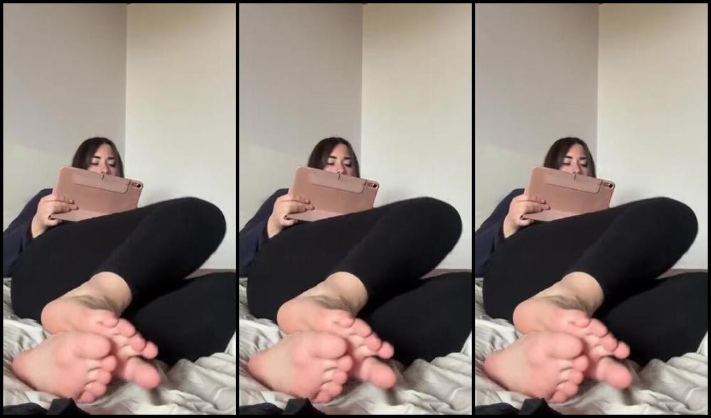 Yourdiamondvip 04 18 2025 Onlyfans Video Watch Me Relax In Bed Im Wearing Tights But Soon Ill Take Them Off To Smell