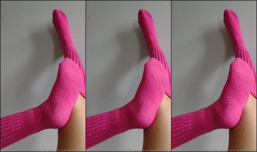 Kasysnowpremium Hot Pink Slouchies Against My Wall