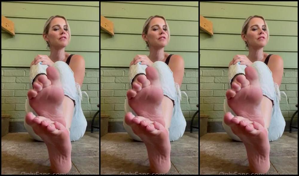 Kodyevans Onlyfans Love Having My Feet In Your Mouth Or Do You Like Watching Me Lick My Own Feet Feet Footfetish