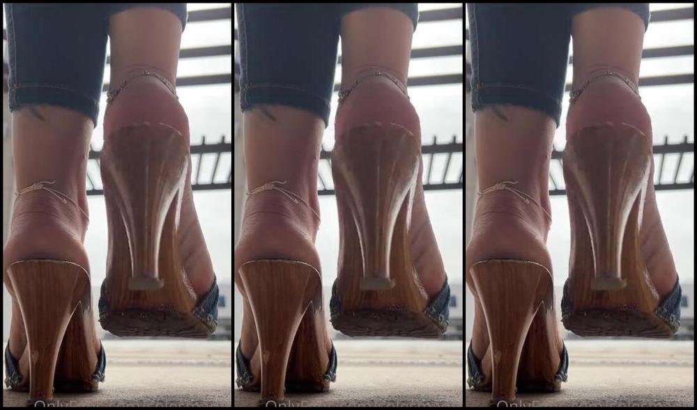 Solesmad Fetish Queen Aka Solesmadvip Onlyfans Suck The Ground I Walk On Babe