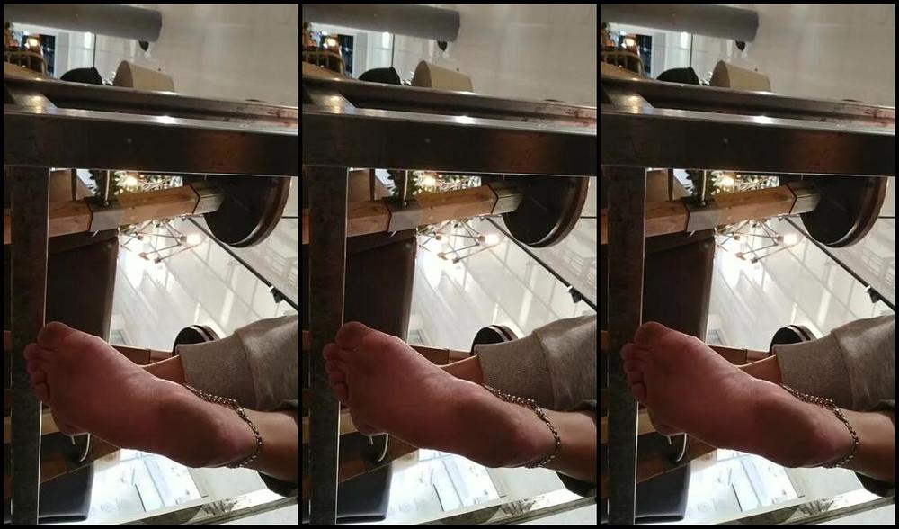 Frejas Submissive Feet Nicknamed Frejassubmissivefeet Onlyfans I Was Having A Coffee Today And Managed To Make Some Videos Barefoot In The Cafe