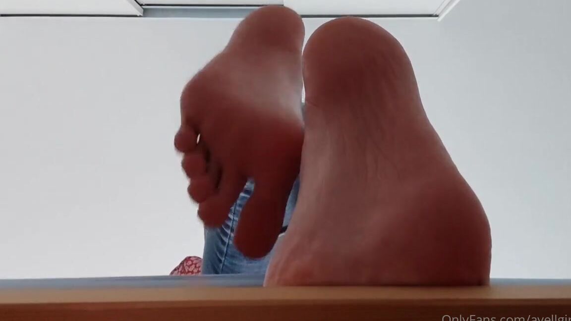 Ayellgirlfeet Nicknamed Ayellgirlfeet Onlyfans Imagine Toi En Dessous De Mes Pieds Imagine You Under My Feet 1