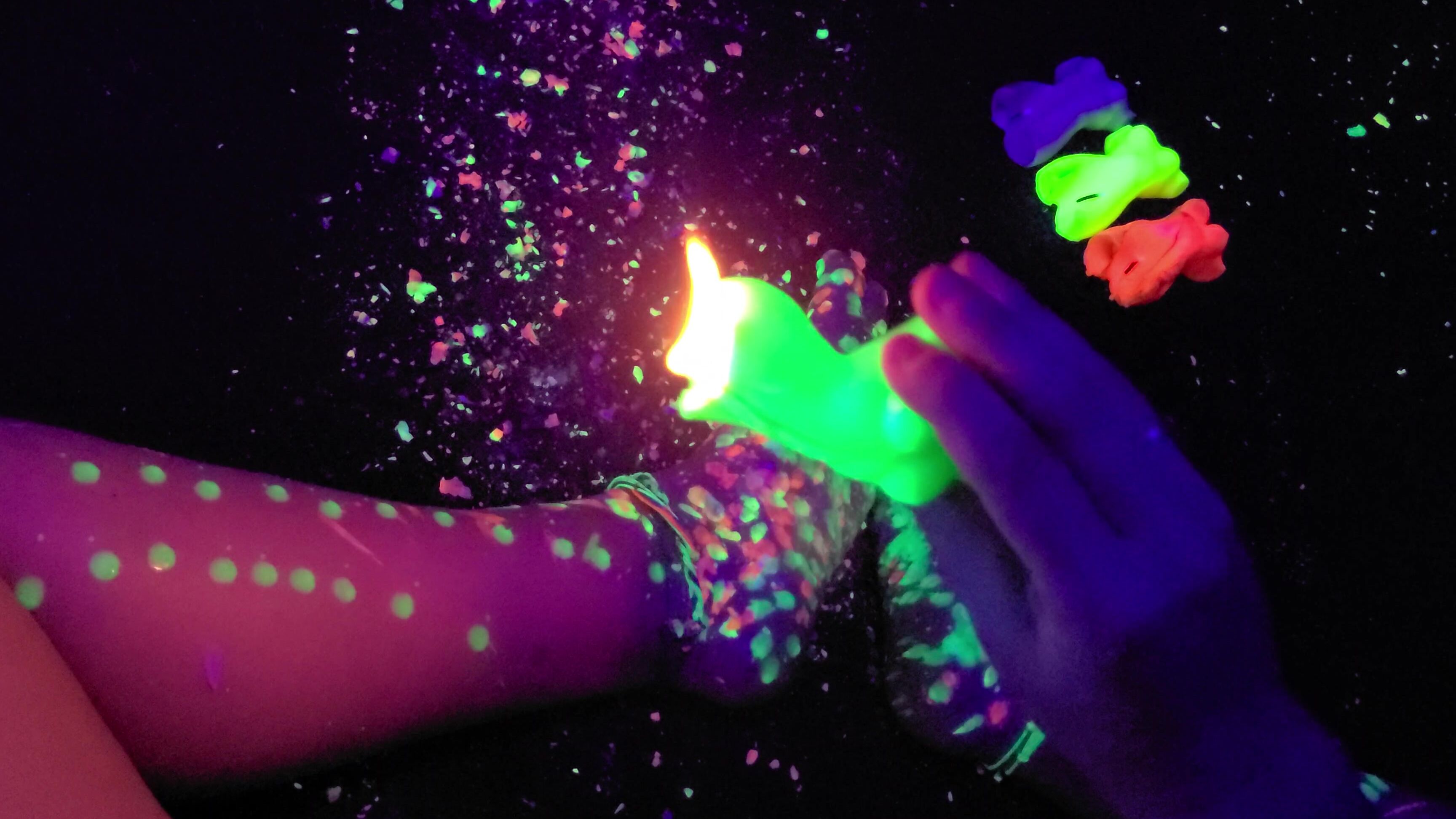 "KittyUV" feet, legs, soles, toefetish, waxplay Feet Wax Play Part 2 manyvids