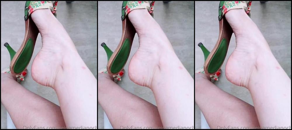 Feetvampire Nicknamed Feetvampire Onlyfans Dangling Muls