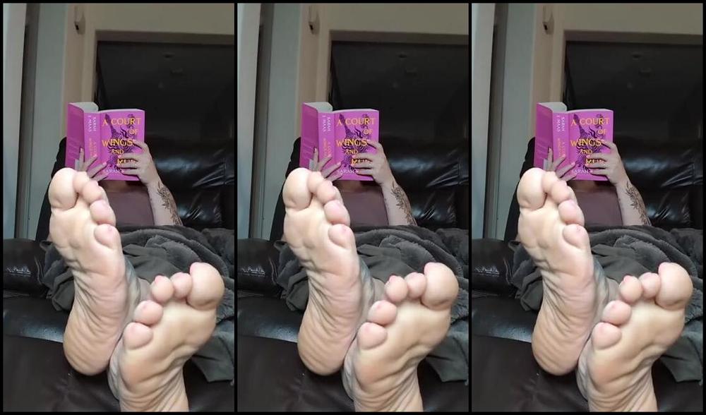 Pipersweetfeet Onlyfans Me Ignoring You While I Read This Video Is Long I Knowi Actually Cut The Bitch In Half Anyw