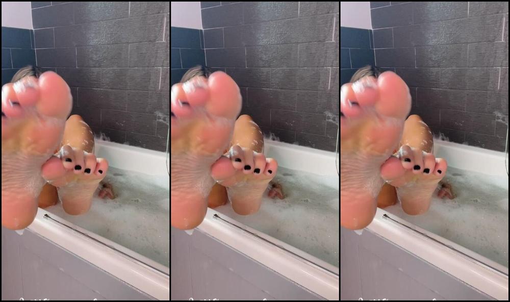 Littlemisssole Of Course There Had To Be A Bath Tease For Wet Week