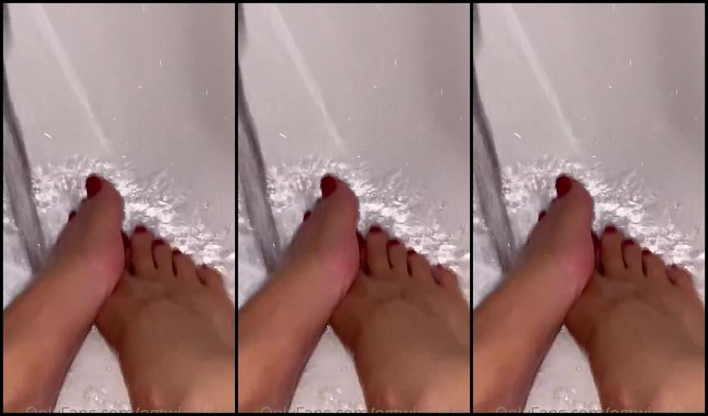 Waifu Jess Nicknamed Waifufeetmilkog Onlyfans Bubble Baths And Lotioned Up Soles 4