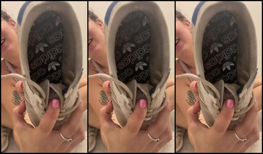 Capri Nicknamed Capritoes Onlyfans Smell My Feet Before I Take A Shower Y