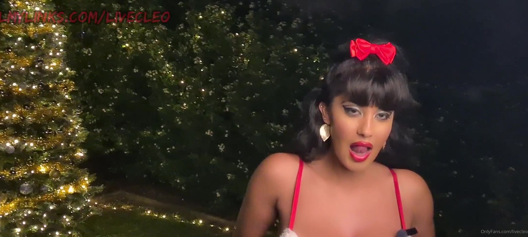 livecleo-24-12-2020-1504956154-video-tease-shiny-pantyhose-red-stocking-red-xmas-outfit-big-boobs-and-ass-all-in-one-