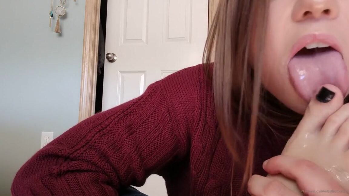 Misstinytootsies Onlyfans Lets Start Your Friday Morning Off Right With A Little Self Worship Anyone Feel Like Joining