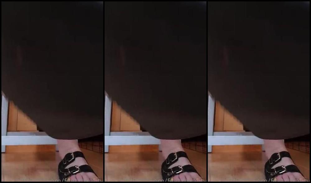 Feet Beautyx Nicknamed Feet Beautyx 08 12 2020 Onlyfans Видео Dangling That Shoe In Front Of Your Face Like A Prize Come And Get It 3