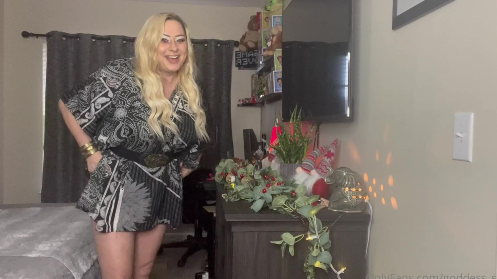 Goddess Siham Step Mom Teases You With Her Ass