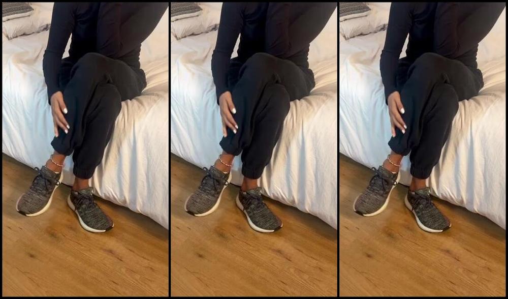 Stillsinning Nicknamed Stillsinning Onlyfans Cozy Day Today Chilling In My Sweats And Warm Fila Socks