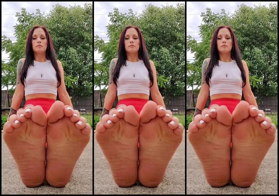 Mssjada Nicknamed Mssjada Onlyfans In My New Red Pants My Ass Looks Like It Is Eating Them Showing Off My Soles Outside Watch