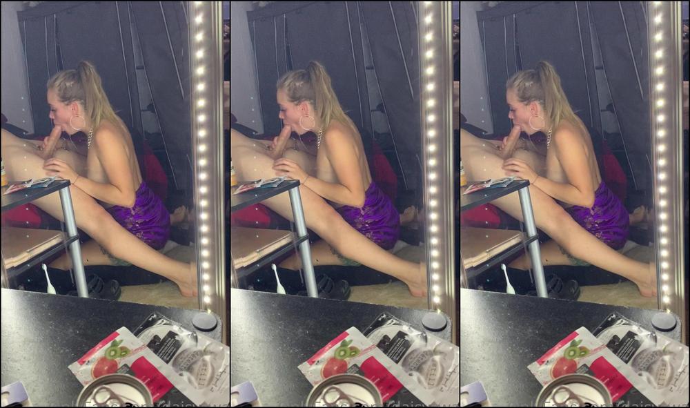 daisyswan-15-10-2020-1080545169-can-t-believe-i-forgot-to-post-this-going-to-work-on-a-cock-while-thedesperate0ne-play