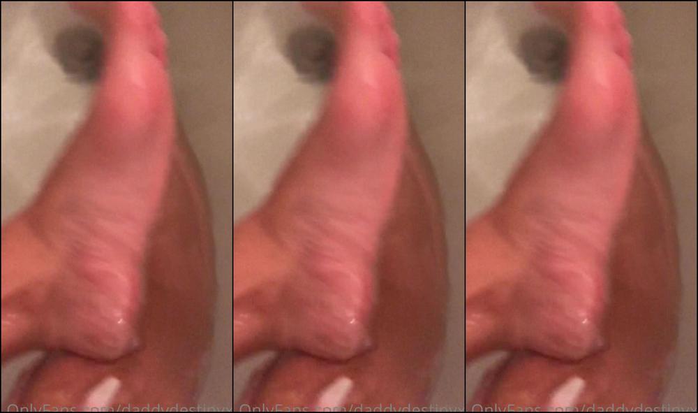 Daddysdestinyxo Bath Joi Who Loves Wrinkly Wet Soles Wrinkles Are My Fav Let Me Know I