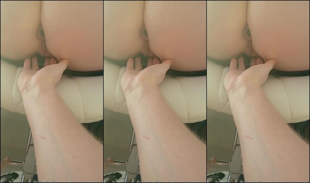 reislin-20-06-2020-450409987-my-boyfriend-likes-to-show-my-horny-ass-with-an-anal-plug-i-think-these-chairs-are-pe