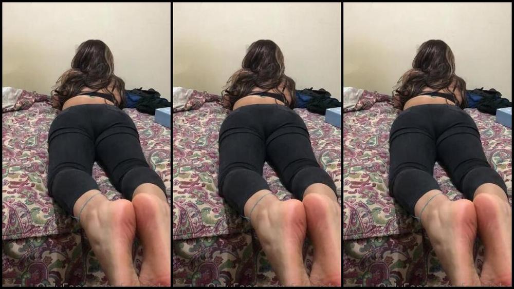 Gia S Feet Nicknamed Footsiebab 06 11 2021 Onlyfans Video Imagine Im Making A Fj To You After I Tease You Footxiebab Holding My Feet