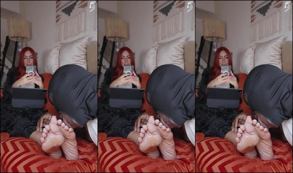 Ouilovetoes 3150472582 01 12 2024 I Lick Her Feet While She S Working On Her Ipad
