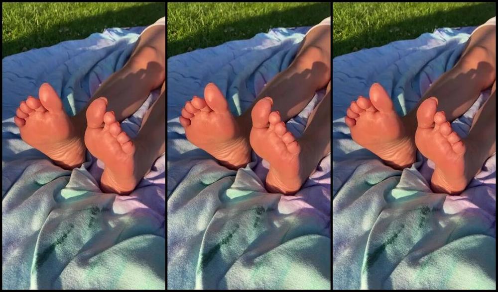 Heatherlovenyc Nicknamed Heatherlovenyc Onlyfans Double Soles Toes What Should We Create When I See Prettylilfeet Next Week 1