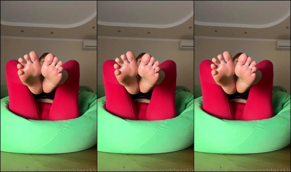 Femgoddesskira Spend Time With Me I Will Play Little Nightmares And You Will Lick My Feet