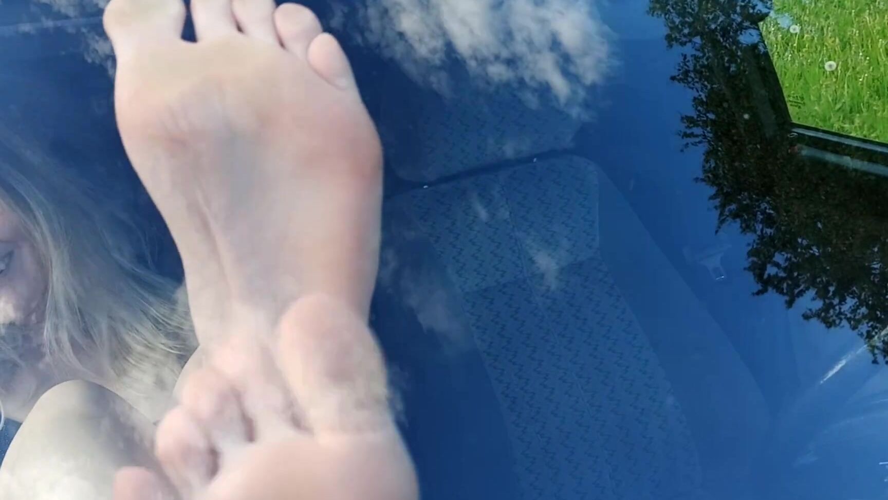 FoxyAndZaz Lick my tender feet Pornhub