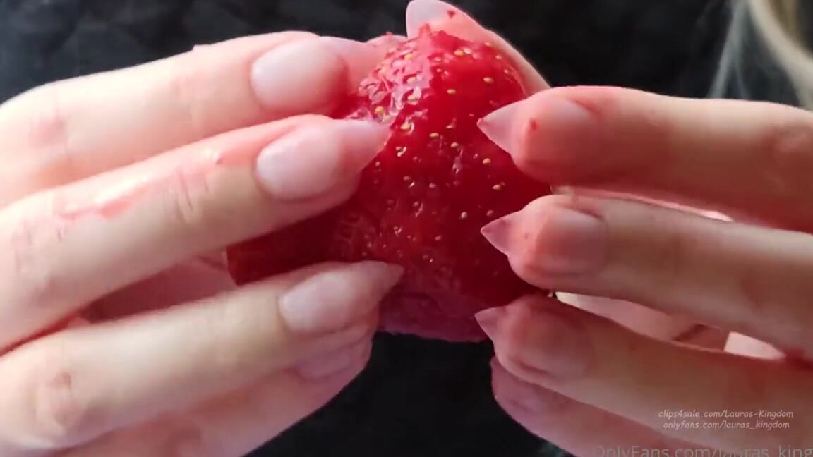 Lalalaura Nicknamed Lauras Kingdom 05 17 2023 Onlyfans Video Claw Queen Vs Strawberries Ta