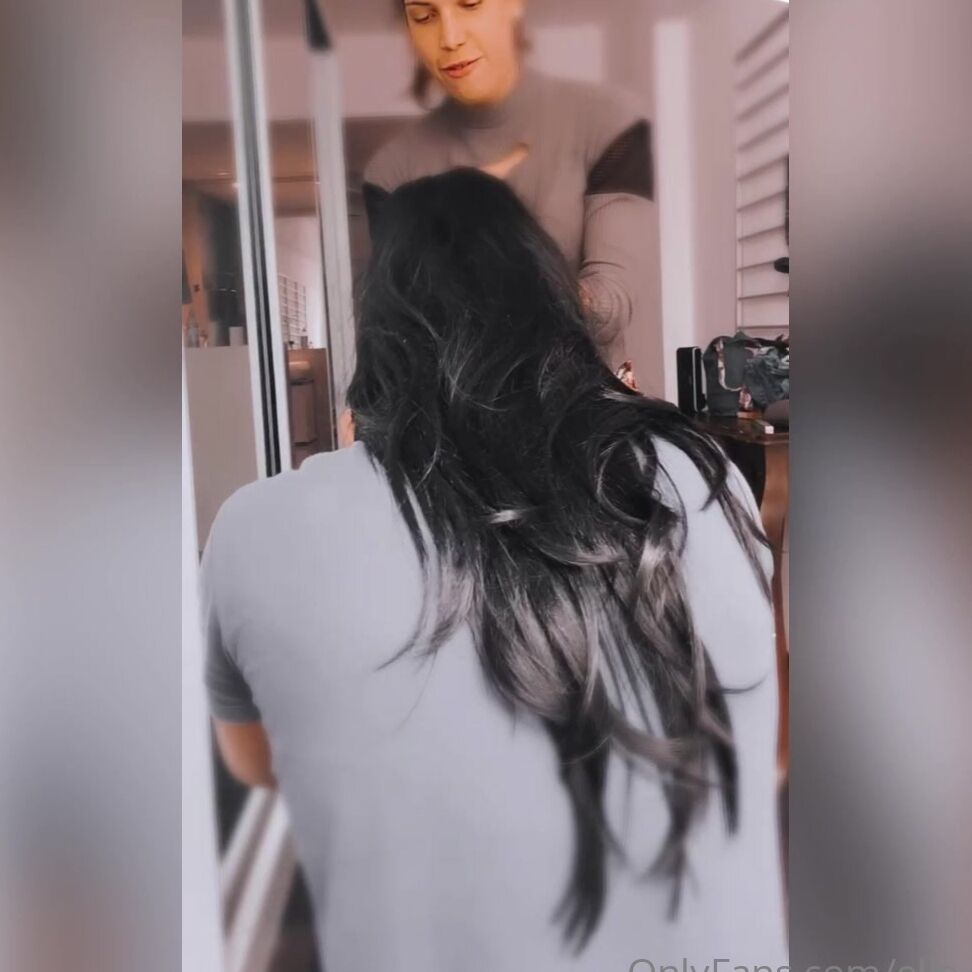 Elle O F 2223385015 09 17 2021 Eu E Madamet Ravesti Colocando Pela Primeira Vez Cabelo Na Elleskittybitch