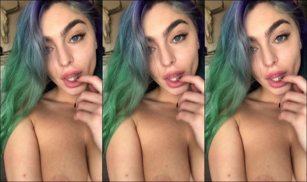 emjayplays-04-02-2020-141214732-lemme-sit-on-your-face.