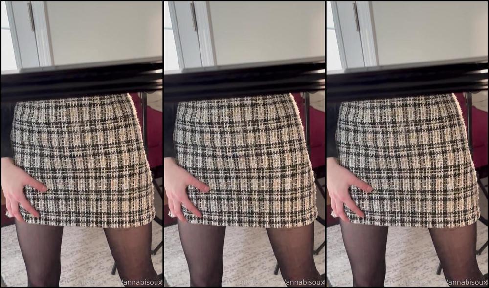 Annabisoux 3213441235 02 24 2024 Mirror Black Pantyhose Outfit Tease